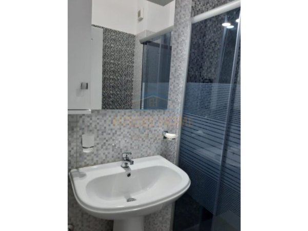 Tirane, jepet me qera apartament 1+1+Ballkon Kati 3, 68 m² 500 € (Vasil Shanto)