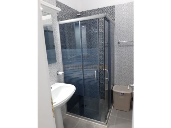 Tirane, jepet me qera apartament 1+1+Ballkon Kati 3, 68 m² 500 € (Vasil Shanto)