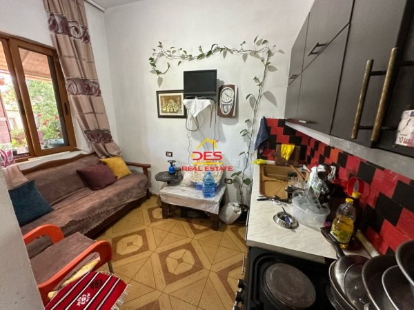 Fier, shitet shtepi 2+1+Ballkon Kati 1, 500 m² 35.000 € (Sheq i Madhe)