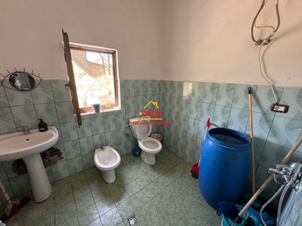 Fier, shitet shtepi 2+1+Ballkon Kati 1, 500 m² 35.000 € (Sheq i Madhe)