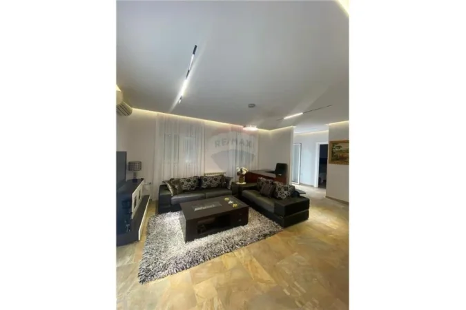 jepet me qera apartament 1+1+Aneks Kati 3, 80 m² 600 € (Rruga Tre Vellezerit Kondi)