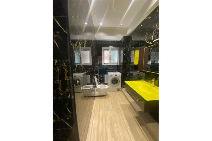 jepet me qera apartament 1+1+Aneks Kati 3, 80 m² 600 € (Rruga Tre Vellezerit Kondi)