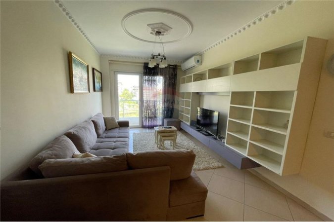 Shqiperi, jepet me qera apartament 2+1 , (Kopshti Zologjik)