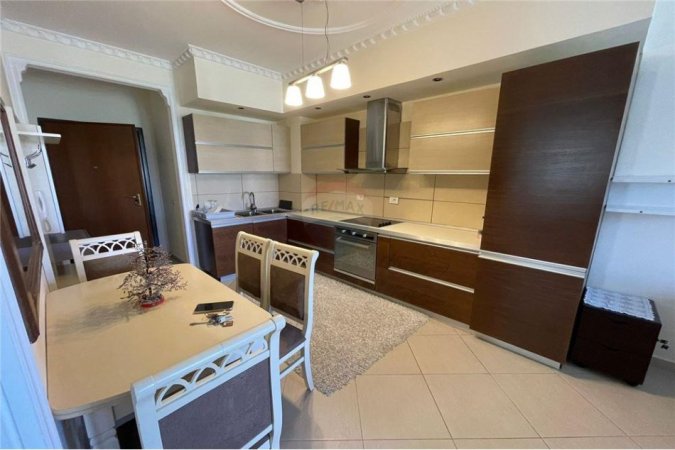 Shqiperi, jepet me qera apartament 2+1 , (Kopshti Zologjik)