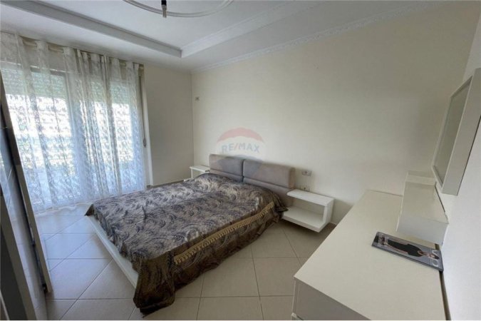 Shqiperi, jepet me qera apartament 2+1 , (Kopshti Zologjik)