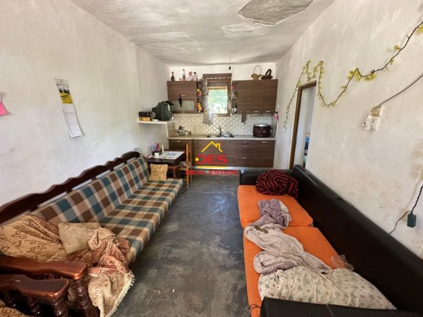 Fier, shitet shtepi 1+1 Kati 1, 200 m² (Sheq i Mdhe)