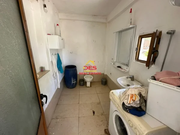 Fier, shitet shtepi 1+1 Kati 1, 200 m² (Sheq i Mdhe)
