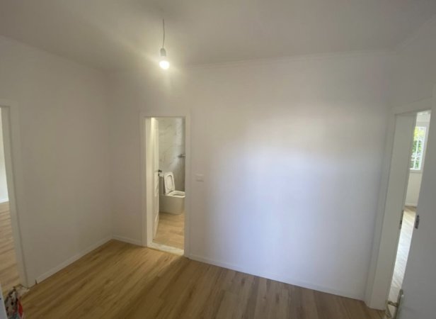 Apartament 1+1 per shitje ne zonen e Ali Demit.