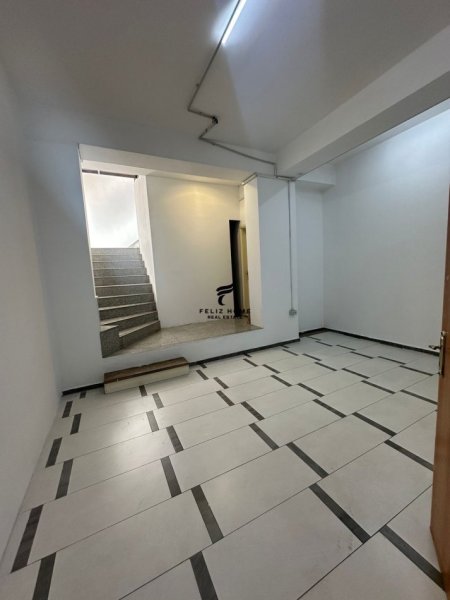 Tirane, jepet me qera ambjent biznesi Kati 0, 335 m² 1.500 € (ASTIR)