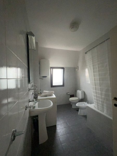 JEPET ME QIRA, APARTAMENT 2+1+2, PJESË E NJË VILE, VILAT ARABE, FRESK, TIRANË, 300 EUR/MUAJ