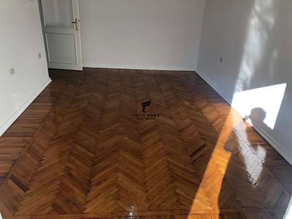 Tirane, jepet me qera zyre Kati 1, 76 m² 550 € (MYSLYM SHYRI)