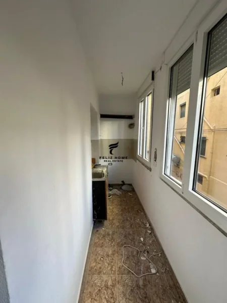 Tirane, jepet me qera zyre Kati 1, 76 m² 550 € (MYSLYM SHYRI)