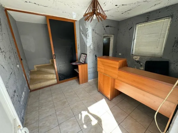 Tirane, jepet me qera magazine Kati 0, 1.000 m² 1.300 € (Prush)