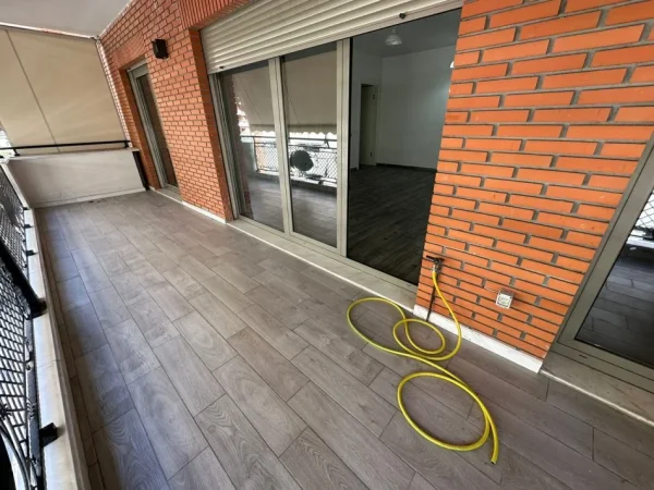 Tirane, jepet me qera apartament 2+1 Kati 5, 120 m² 600 € (Kompleksi Deliojorgji)