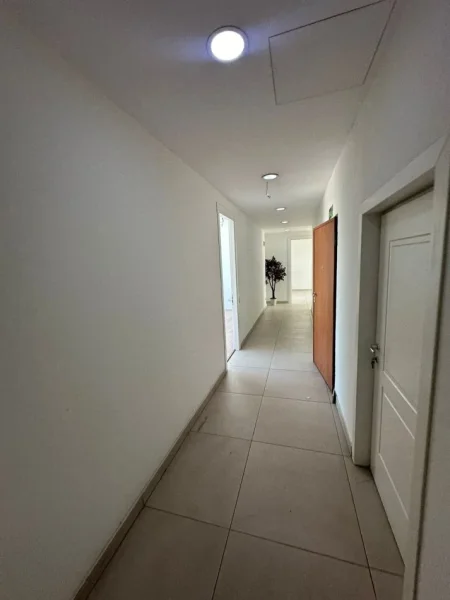 Tirane, jepet me qera ambjent biznesi Kati 7, 311 m² 3.300 € (Delijorgji)