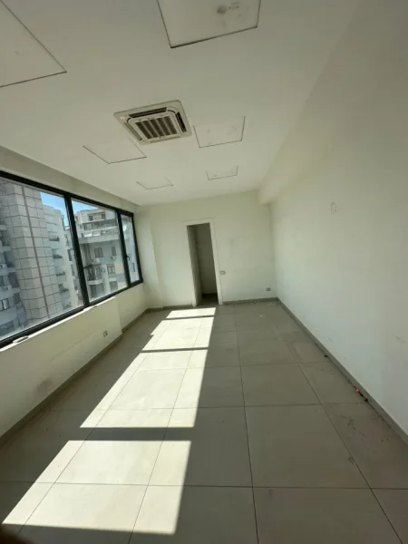 Tirane, jepet me qera ambjent biznesi Kati 7, 311 m² 3.300 € (Delijorgji)