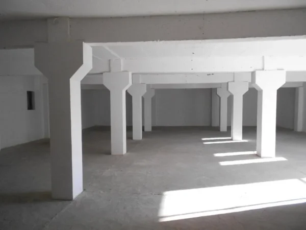 Tirane, jepet me qera ambjent biznesi Kati 2, 410 m² 1.000 € (Rruga Siri Kodra)