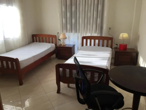 Tirane, jepet me qera 2+1+Ballkon Kati 2, 110 m² 350 € (Yzberisht)