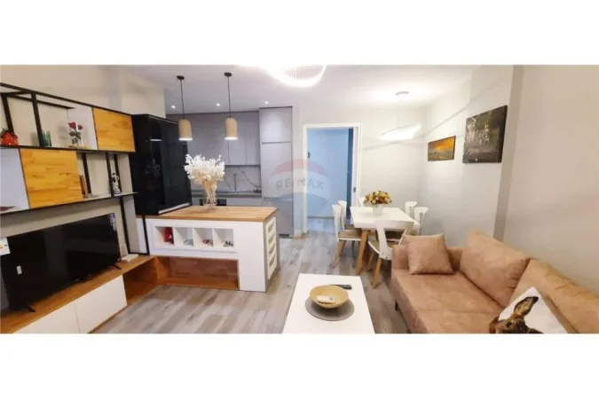 Tirane, jepet me qera apartament 3+1 Kati 3, 113 m² 900 € (Rruga Prokop Mima - Komuna e Parisit)