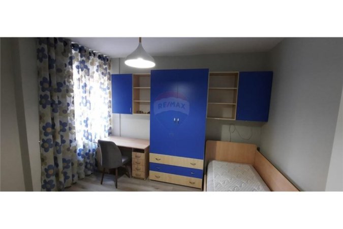 Tirane, jepet me qera apartament 3+1 Kati 3, 113 m² 900 € (Rruga Prokop Mima - Komuna e Parisit)