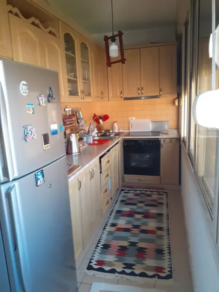 Tirane, jepet me qera apartament 2+1+Ballkon Kati 4, 100 m² 600 € (Komuna e Parisit)