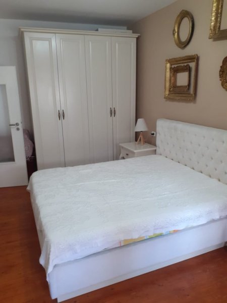 Tirane, jepet me qera apartament 2+1+Ballkon Kati 4, 100 m² 600 € (Komuna e Parisit)