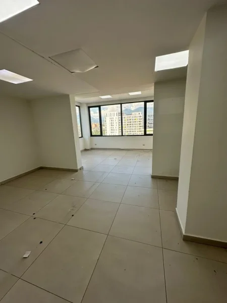 Tirane, jepet me qera zyre Kati 7, 311 m² 3.300 € (Rruga Kavajes)