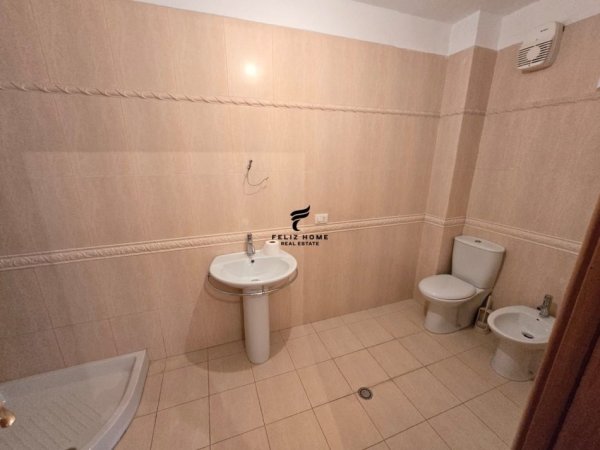 Tirane, jepet me qera apartament 2+1+Ballkon Kati 3, 107 m² 750 € (PAZARI I RI)