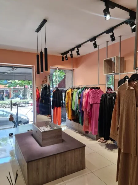 Tirane, jepet me qera dyqan Kati 0, 33 m² 800 € (RR Bardhyl)