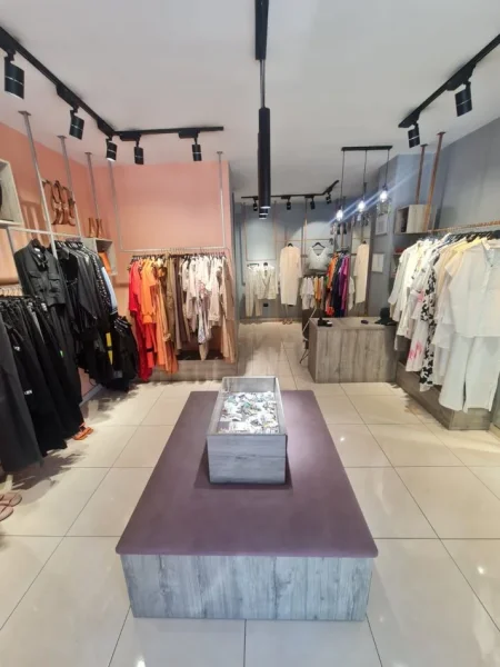 Tirane, jepet me qera dyqan Kati 0, 33 m² 800 € (RR Bardhyl)