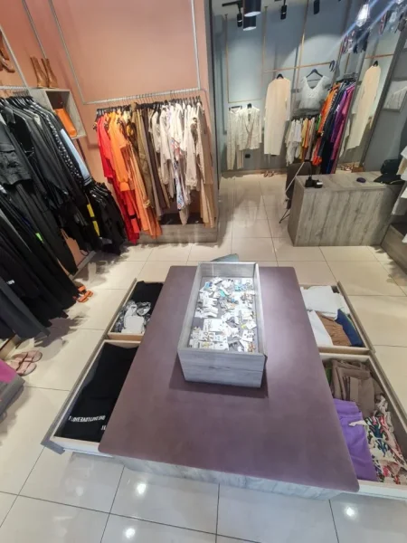 Tirane, jepet me qera dyqan Kati 0, 33 m² 800 € (RR Bardhyl)