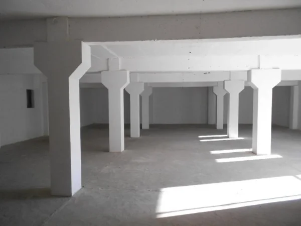 Tirane, jepet me qera ambjent biznesi Kati 2, 410 m² 1.000 € (Siri Kodra)