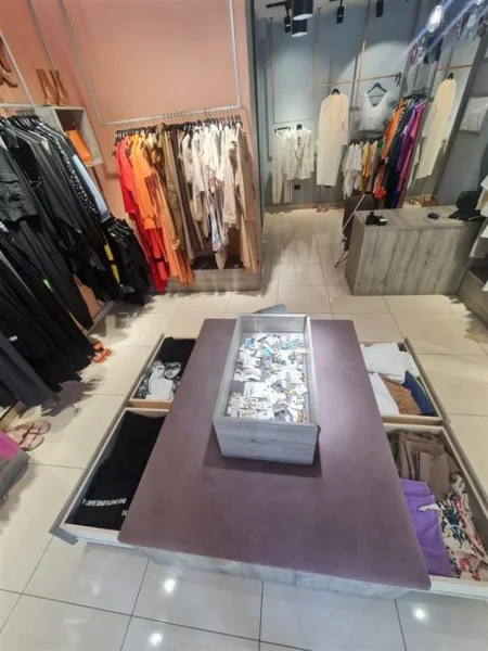 Tirane, jepet me qera dyqan Kati 0, 35 m² 800 € (Rruga Bardhyl)