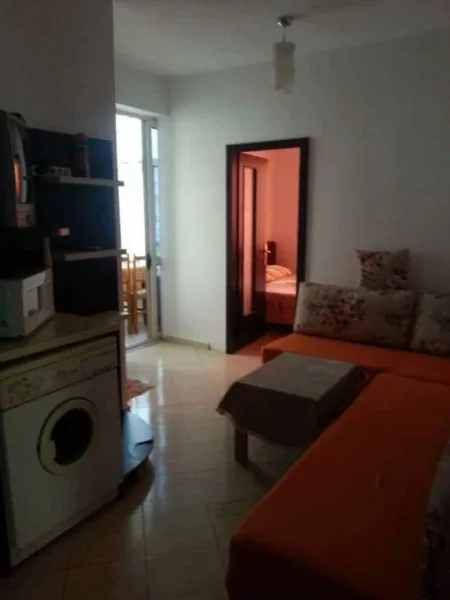 Durres, jap me qera apartament 42 m² 20 €/nata (plazhi iliria)