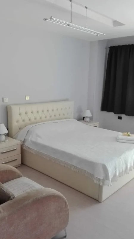 Kaloni diten e rendesishme me njeriun tuaj te zemres ne Durres prane "Hotel Albion".