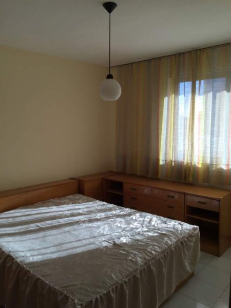 Tirane, jap me qera apartament 2+1+A+BLK Kati 5, 320 Euro (Karl Gega, prane stacionit te trenit)