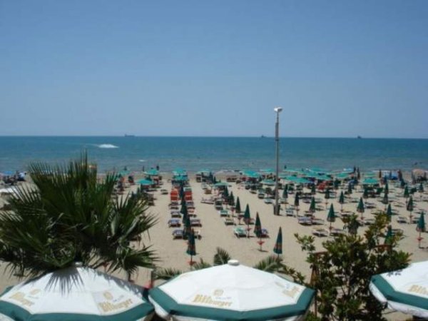 Durres, jap me qera apartament 1+1+BLK Kati 2, 65 m² 30 Euro (Mali i Robit, 50m larg detit)