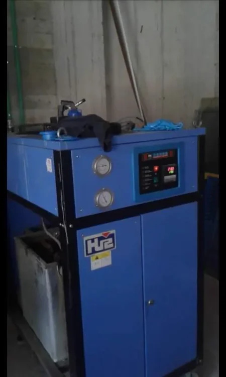 Tirane, - Shes linje prodhimi per prodhim gota plastike