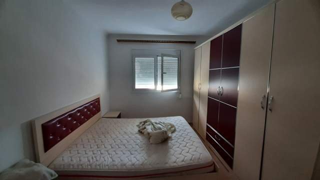 Vlore, jepet me qera apartament 1+1+BLK Kati 5, 60 m²  (rruga hajredin haxhiraj)