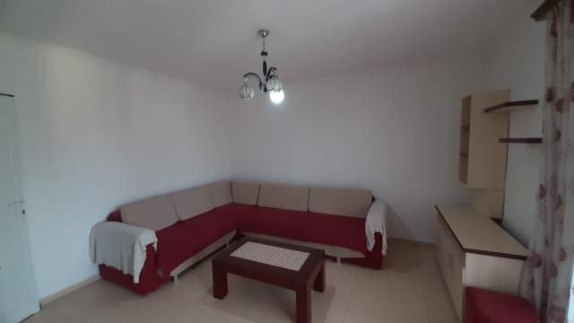 Vlore, jepet me qera apartament 1+1+BLK Kati 5, 60 m²  (rruga hajredin haxhiraj)