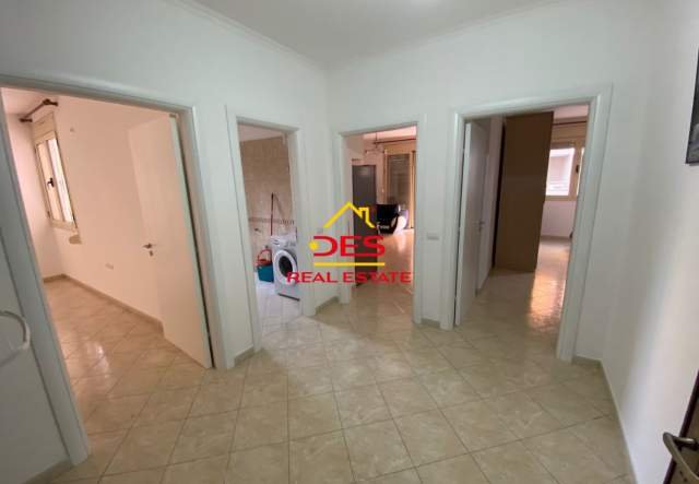 Vlore, shitet apartament Kati 2, 110 m² 100.000 Euro (Rruga Çamëria)