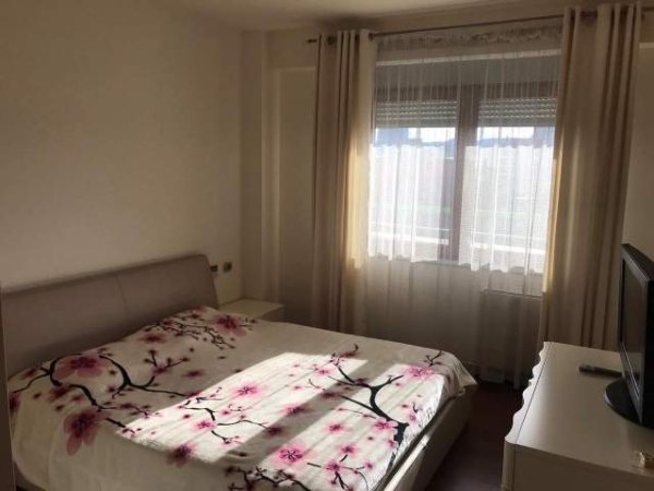 Tirane, jepet me qera apartament 3+1+BLK Kati 7, 125 m² 700 Euro (ruga e dibres)
