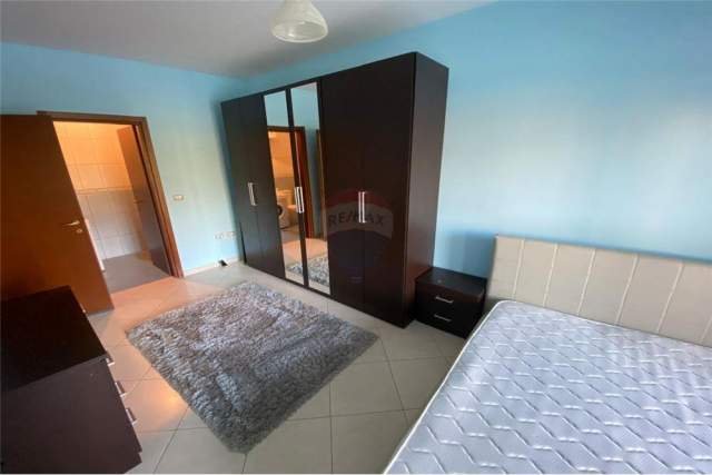 Tirane, jepet me qera apartament 2+1+BLK Kati 3, 102 m² 450 Euro (liqeni i thate)