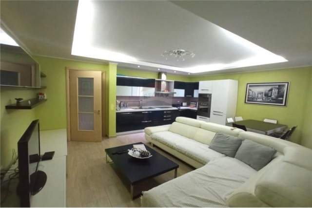 Tirane, jepet me qera apartament 2+1 Kati 5, 92 m² 550 Euro (RRUGA FROSINA PLAKU)