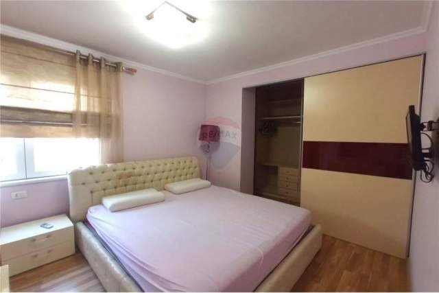 Tirane, jepet me qera apartament 2+1 Kati 5, 92 m² 550 Euro (RRUGA FROSINA PLAKU)
