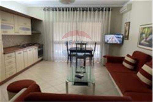 Tirane, jepet me qera apartament 1+1 Kati 5, 80 m² 400 Euro (prane rtsh liceu artistik)