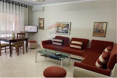 Tirane, jepet me qera apartament 1+1 Kati 5, 80 m² 400 Euro (prane rtsh liceu artistik)