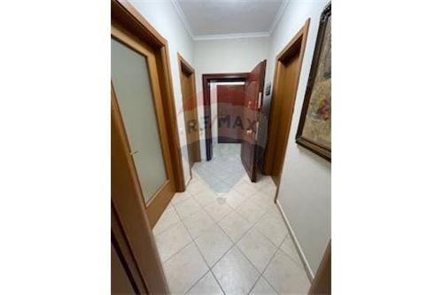 Tirane, jepet me qera apartament 1+1 Kati 5, 80 m² 400 Euro (prane rtsh liceu artistik)