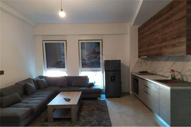 Tirane, jepet me qera apartament 2+1 Kati 2, 806 m² 600 Euro (ndre mjeda)