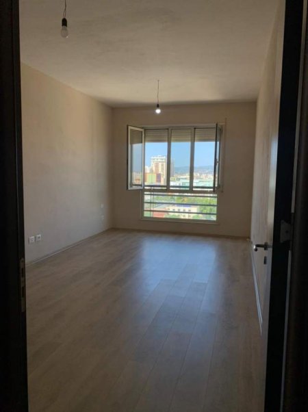 Tirane, jepet me qera apartament 2+1+BLK Kati 7, 125 m² 400 Euro (karl gega)